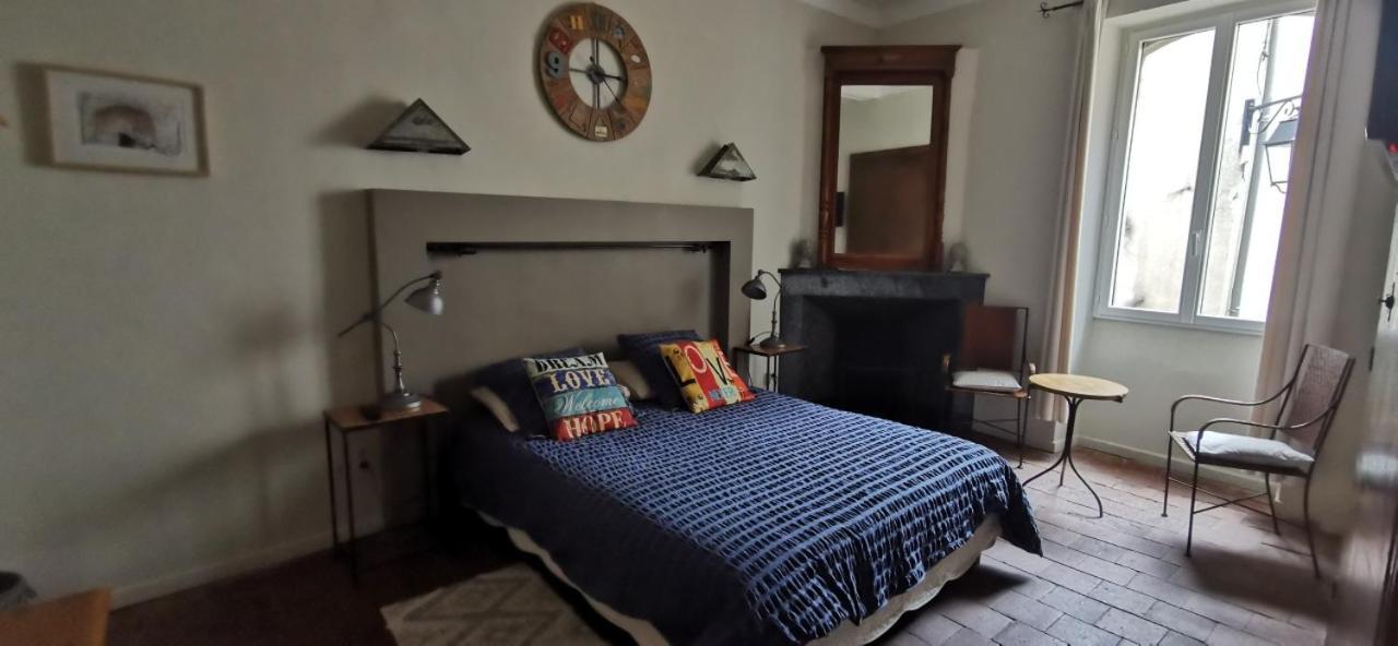 Le Mimosa Bed & Breakfast Saint-Saturnin-de-Lucian Eksteriør bilde
